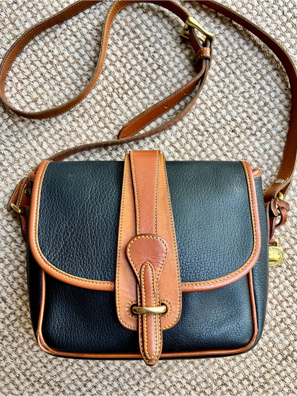 🦆Vintage Dooney Bourke All Weather Leather Crossbody Purse Black Tan USA AWL